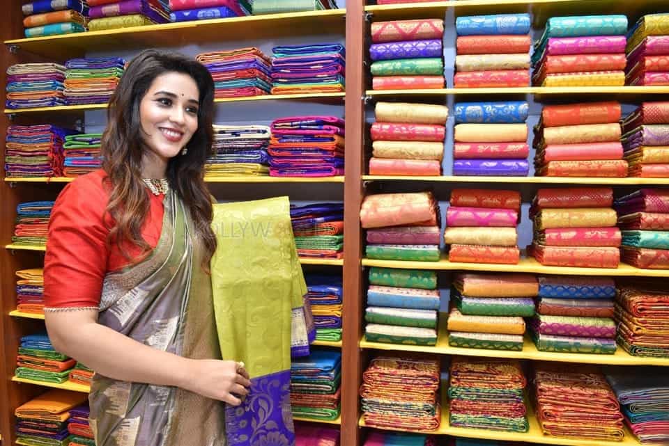 Actress Priyanka Jawalkar Inaugurated Kanchipuram Grt Silks At Dilsukhnagar Photos
