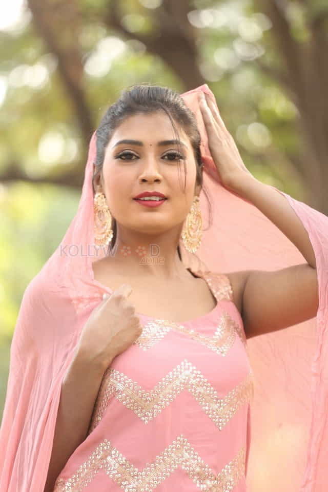 Actress Sanjana Choudhary At Bomma Adirindi Movie Press Meet Photos