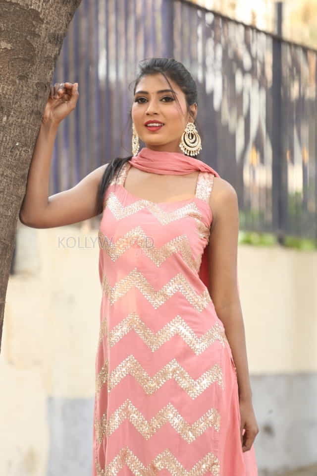 Actress Sanjana Choudhary At Bomma Adirindi Movie Press Meet Photos