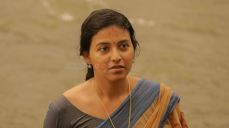 Anjali as Muthulakshmi in Thunindha Pin Courage Navarasa