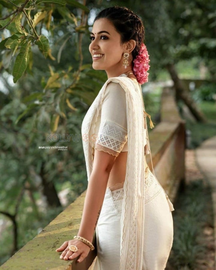 Anju Kurian Onam Pictures