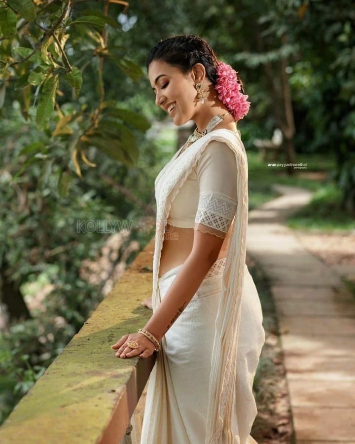 Anju Kurian Onam Pictures