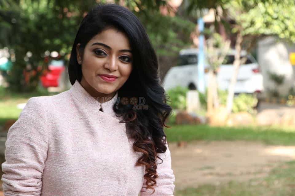 Balloon Movie Heroine Janani Iyer Pictures