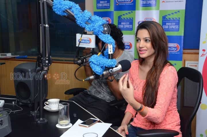 Banthi Poola Janaki Movie Heroine Deeksha Panth At Radio City Photos
