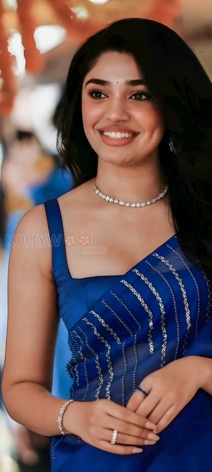 Beautiful Krithi Shetty in a Blue Saree and Sleeveless Blouse Picture 01
