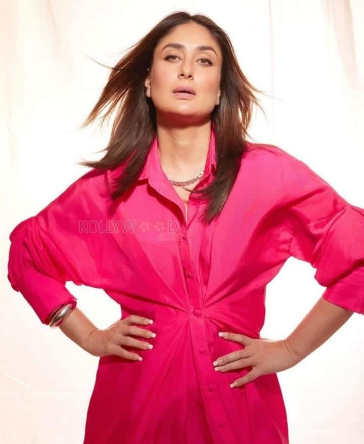 Bold Kareena Kapoor in Pink Outfit Pictures 01