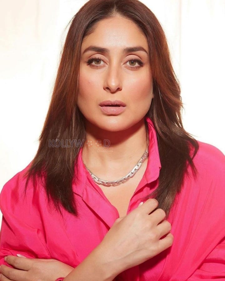 Bold Kareena Kapoor in Pink Outfit Pictures 04