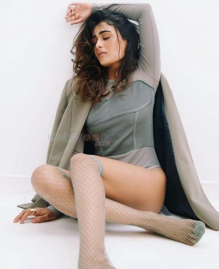Classy and Sexy Shalini Pandey Pictures 01