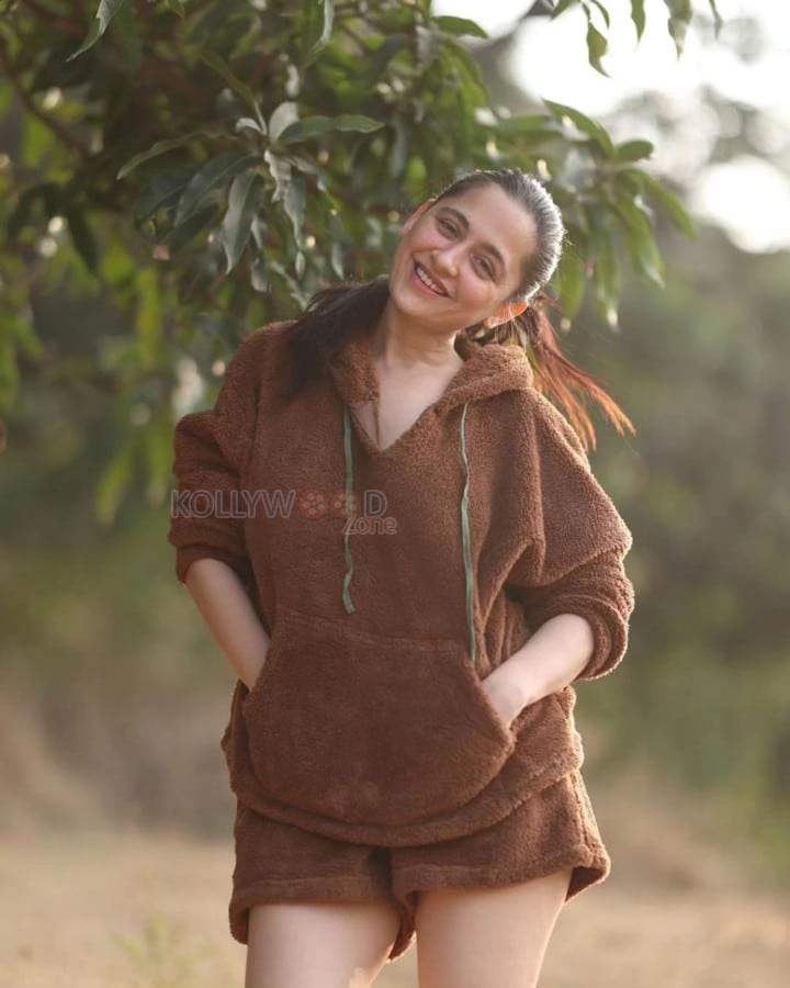 Cute Sanjeeda Sheikh in a Brown Winter Dress Photos 02