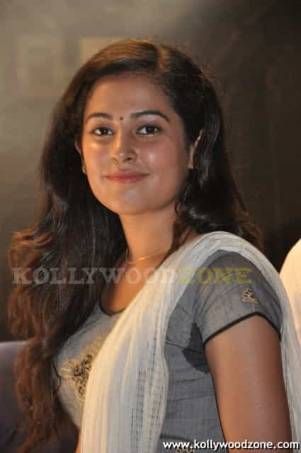 Disha Pandey At Mayanginen Thayanginen Shooting Spot Stills