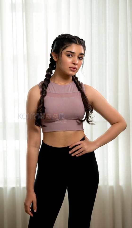Fit Babe Krithi Shetty in a Full Sports Bra Photos 02