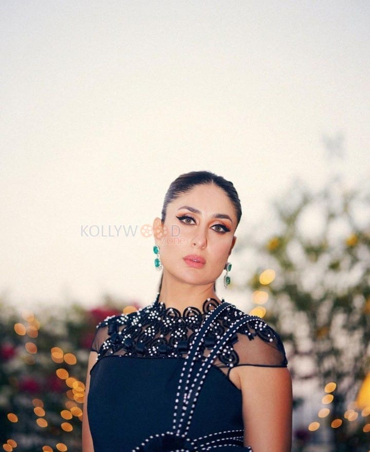 Glamorous Kareena Kapoor at Nita Mukesh Ambani Cultural Centre Launch Pictures 01