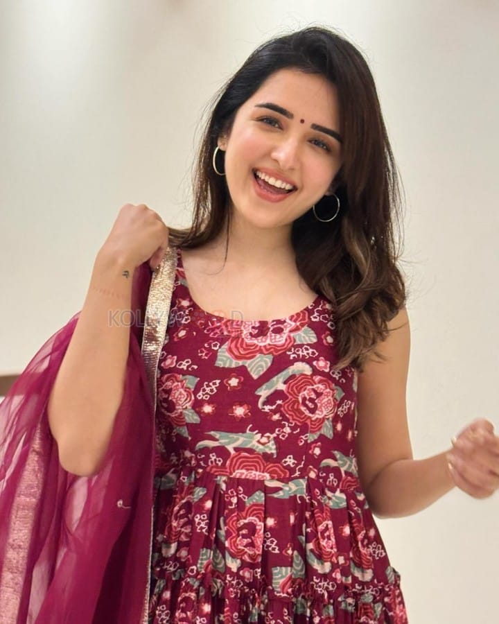 Gorgeous Shirley Setia Diwali Photos 01