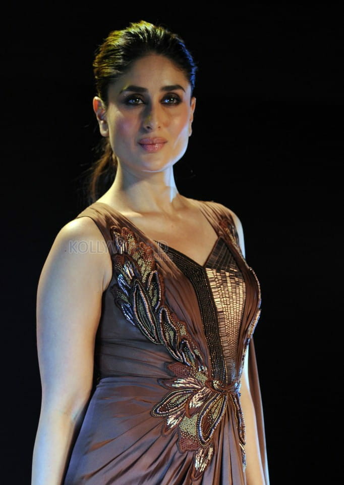 Indian Actress Kareena Kapoor Photoshoot Pictures 04