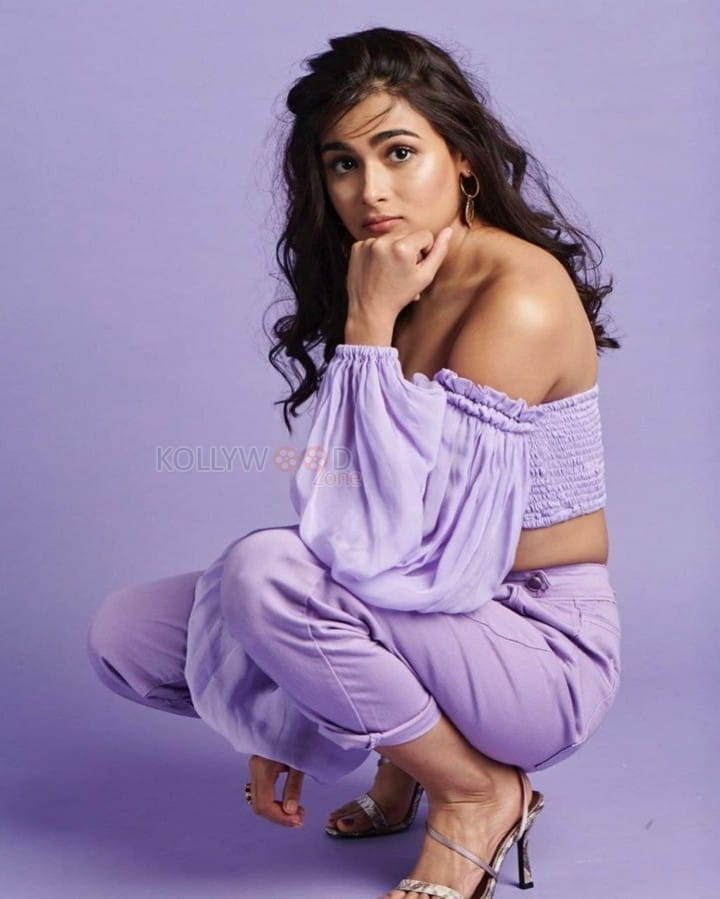 Jayeshbhai Jordaar Movie Heroine Shalini Pandey Purple Dress Pictures 04