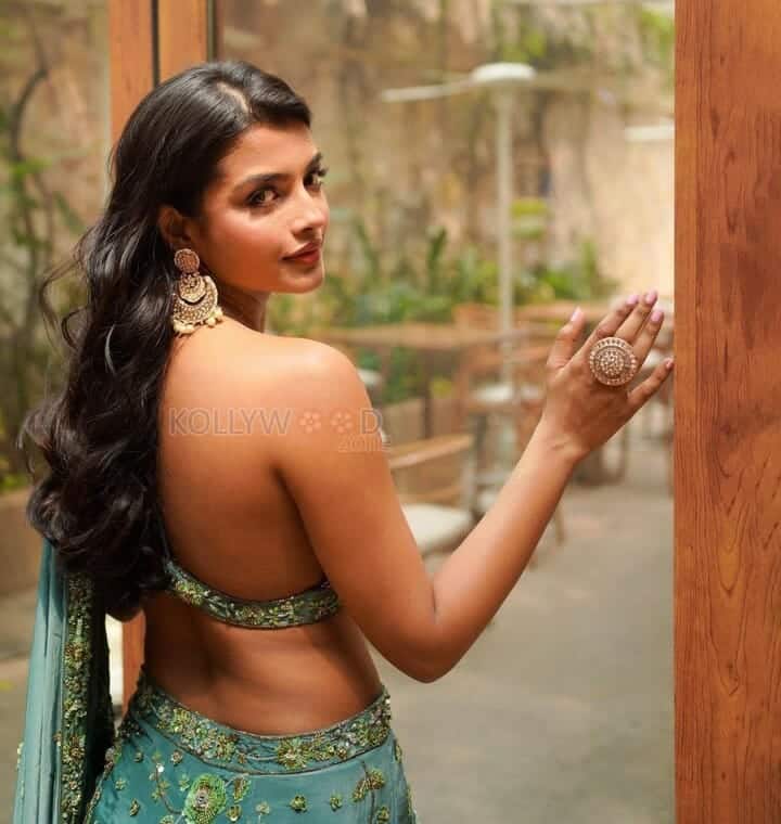 Kannitheevu Actress Ashna Zaveri Sexy Pictures 01