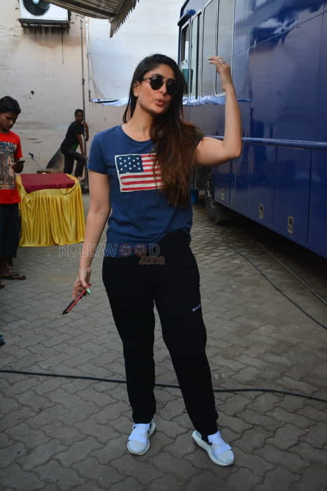 Kareena Kapoor Spotted At Mehboob Studio In Bandra Photos