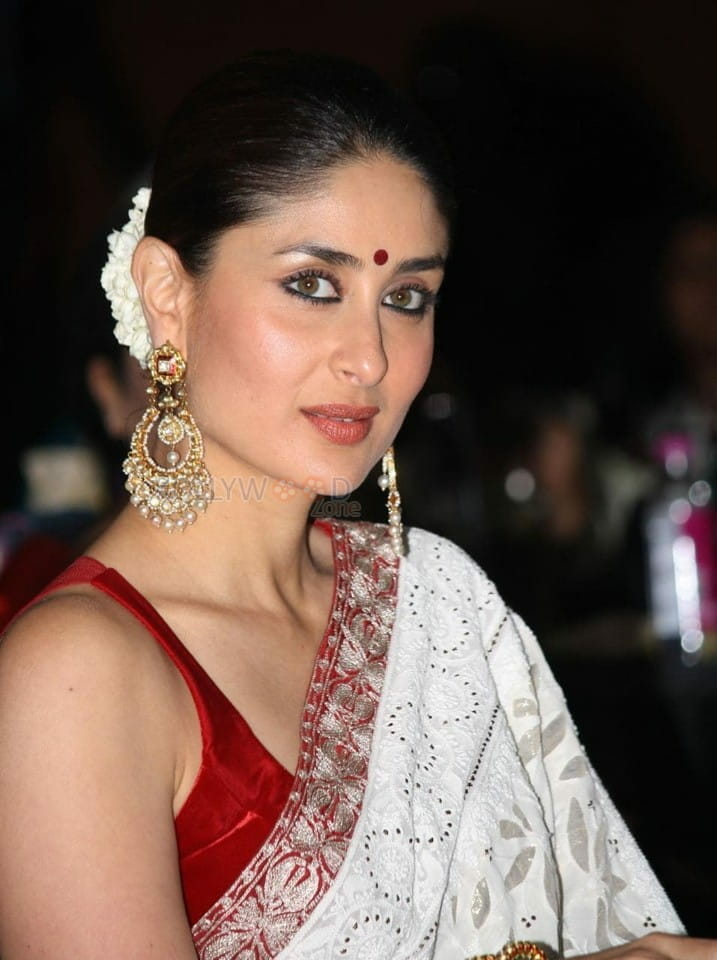Kareena Kapoor Traditional Saree Picture 01
