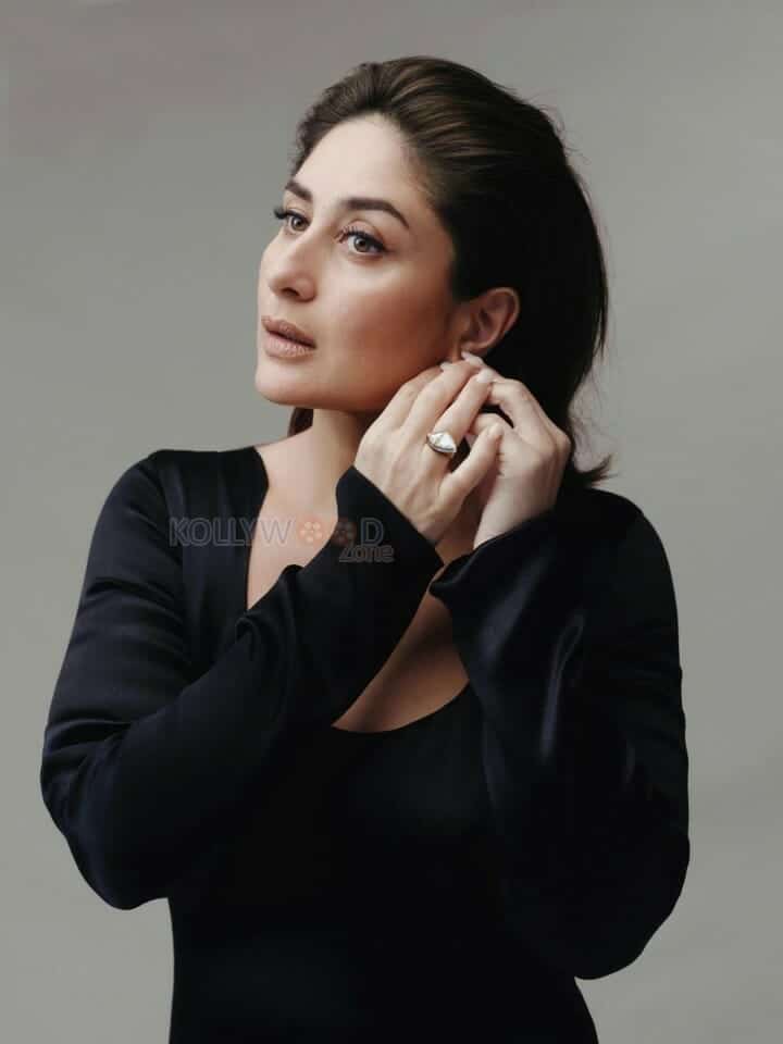 Kareena Kapoor wearing a Earring Photo 01