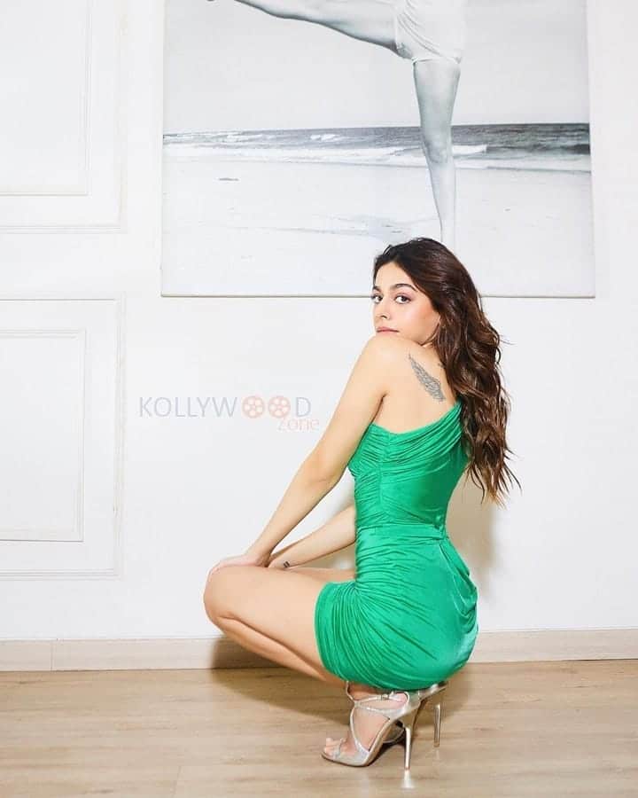 Magnificient Alaya F in a Green Mini Dress Photos 01