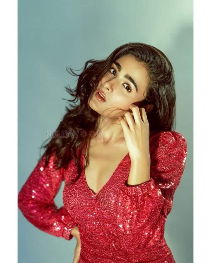Maharaja Movie Actress Shalini Pandey Sexy Pictures 09
