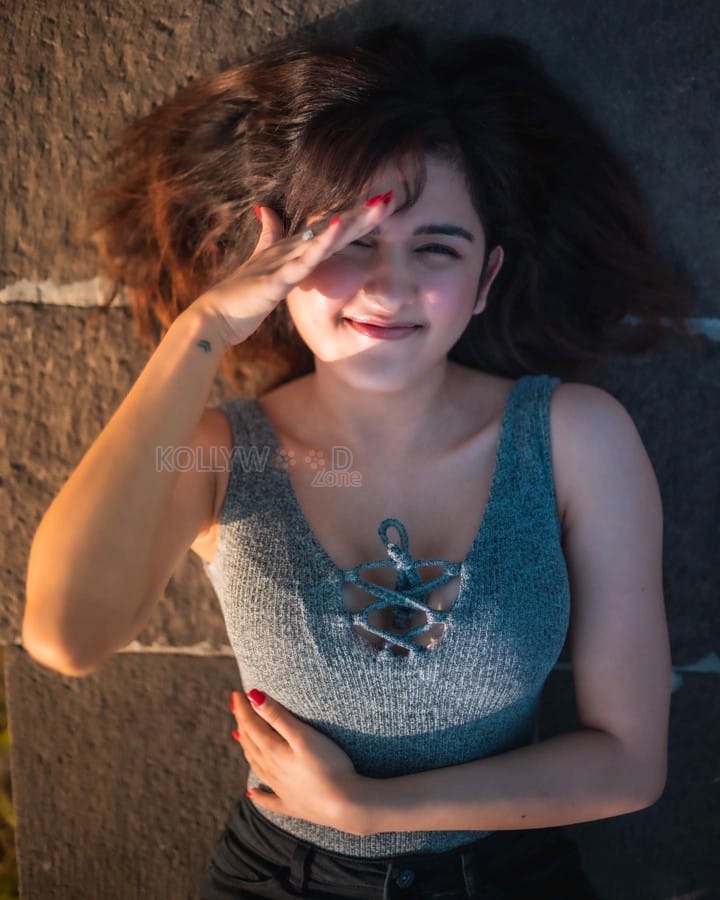 New Zealand Singer Shirley Setia Sexy Pictures 11