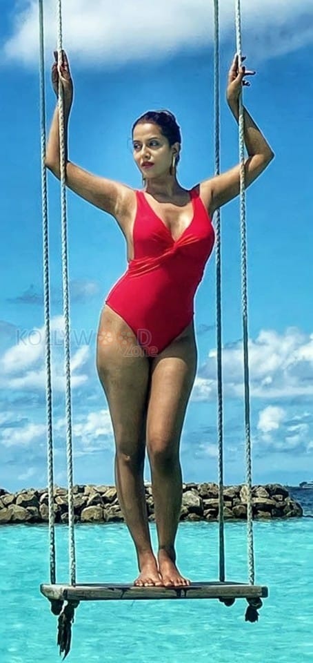 Raiza Wilson Swimsuit Bikini Pics