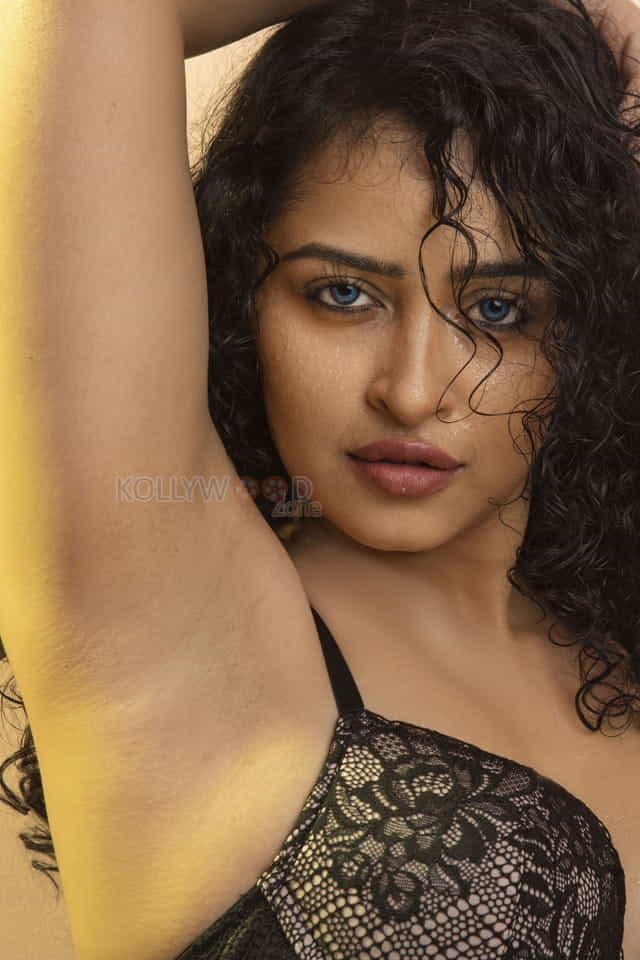 Rgv S Thriller Movie Heroine Apsara Rani Sexy Photos