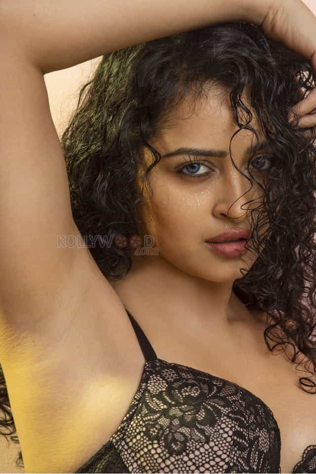 Rgv S Thriller Movie Heroine Apsara Rani Sexy Photos