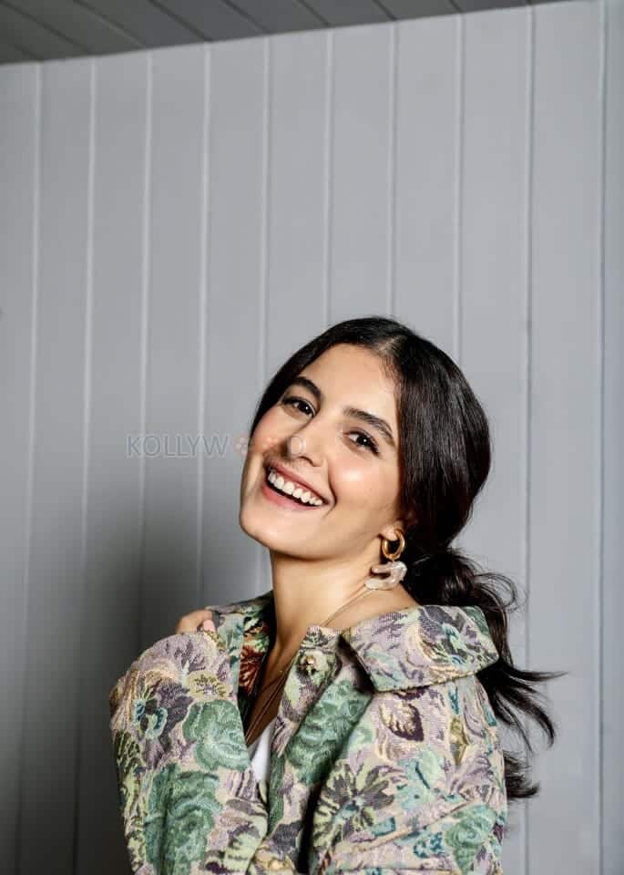 Run Baby Run Actress Isha Talwar Photoshoot Stills 01