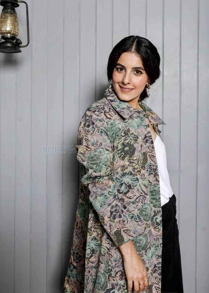 Run Baby Run Actress Isha Talwar Photoshoot Stills 04