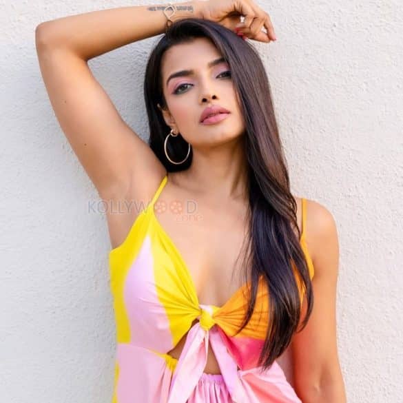 Ashna Zaveri