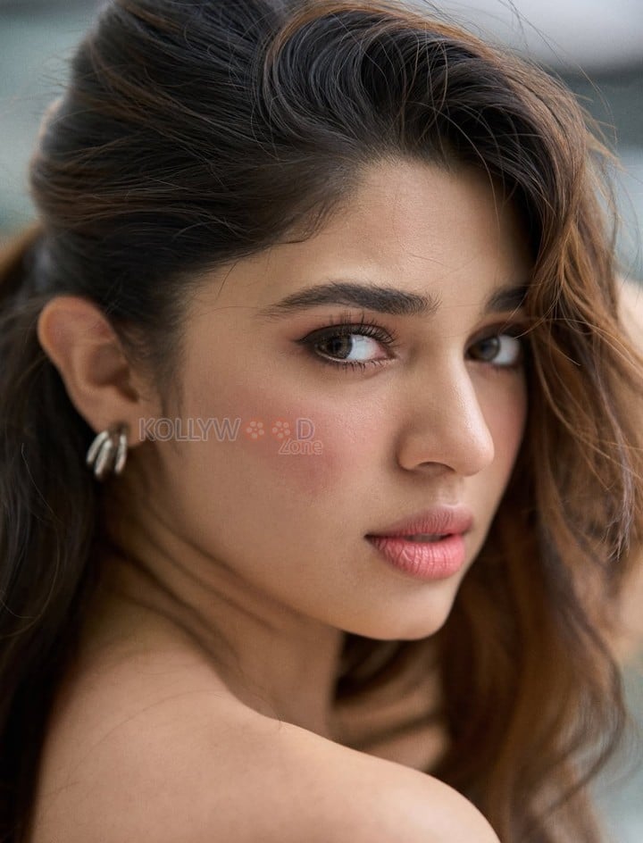 Sexy Krithi Shetty Stills 02