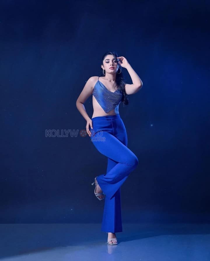 Stunning Krithi Shetty in a Blue Dress Photos 04