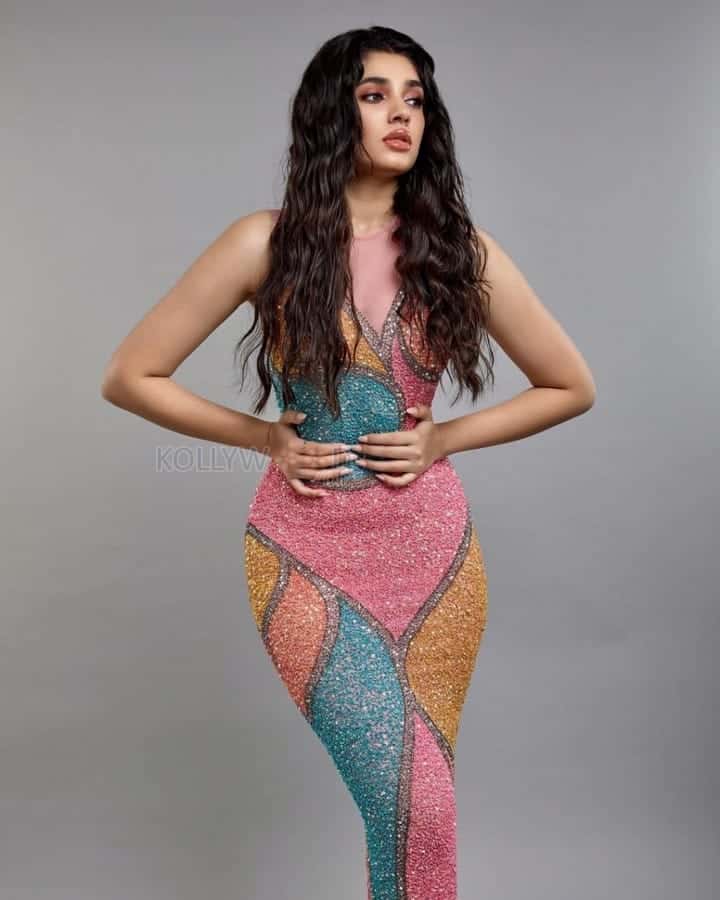 Stunning Krithi Shetty in a Colourful Mermaid Dress Pictures 01