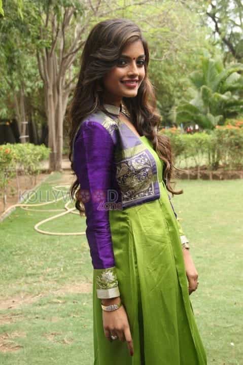 Tamil Actress Ashna Zaveri Pictures