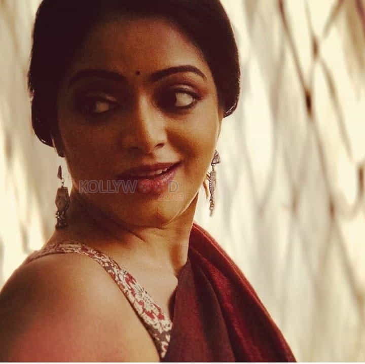 Tamil Actress Janani Iyer Monochrome Photos