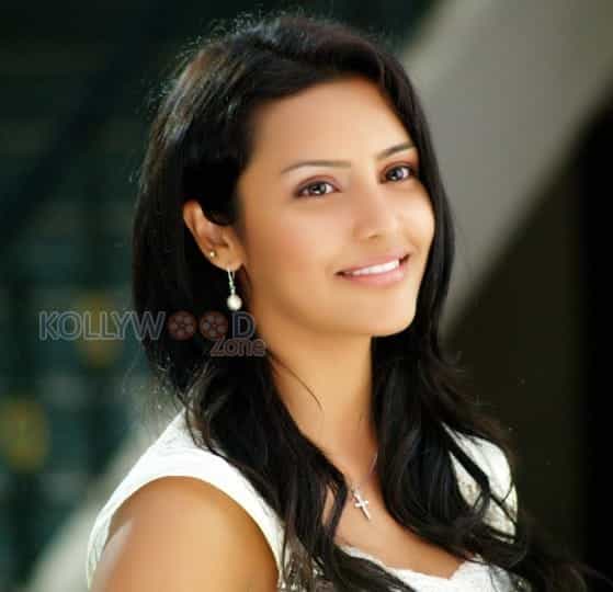 Tamil Actress Priya Anand Sexy Pictures