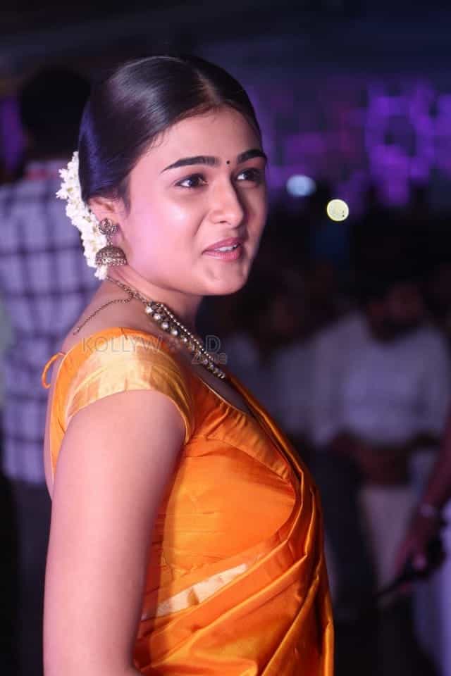 Telugu Actress Shalini Pandey Traditional Saree Photos