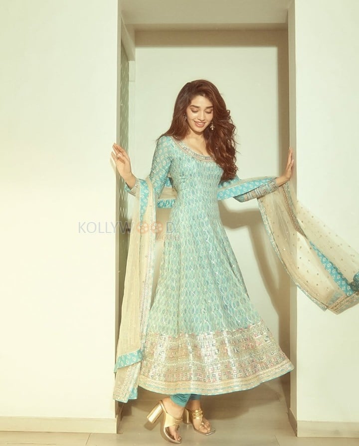 Telugu Diva Krithi Shetty in a Traditional Ethnic Kurti Photos 03