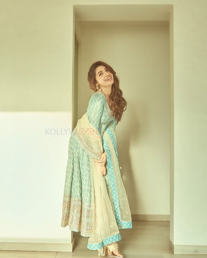 Telugu Diva Krithi Shetty in a Traditional Ethnic Kurti Photos 05