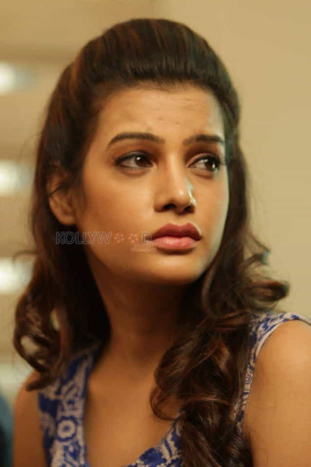 Telugu Heroine Diksha Panth Hot Photos