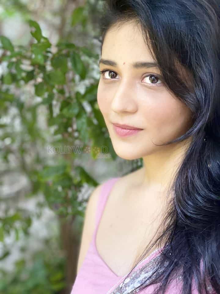 Telugu actress priyanka jawalkar glam photoshoot pictures