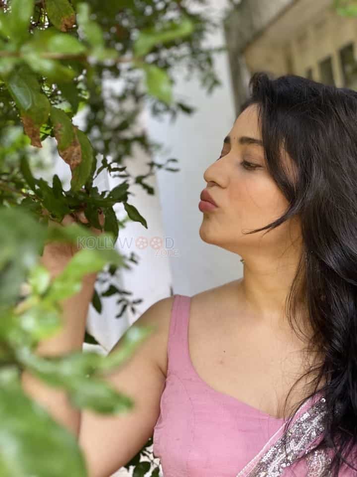 Telugu actress priyanka jawalkar glam photoshoot pictures