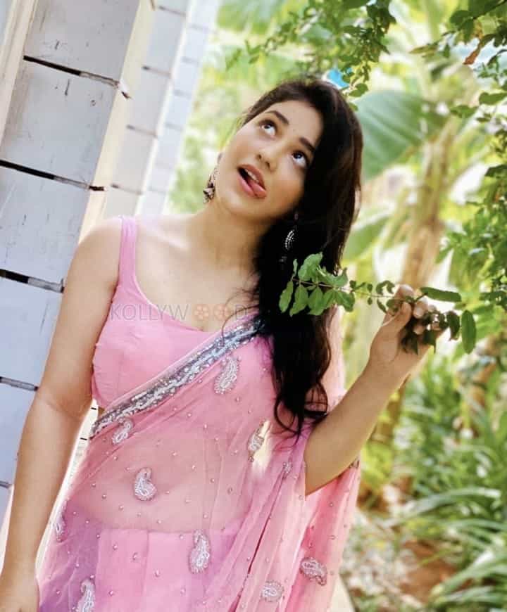 Telugu actress priyanka jawalkar glam photoshoot pictures