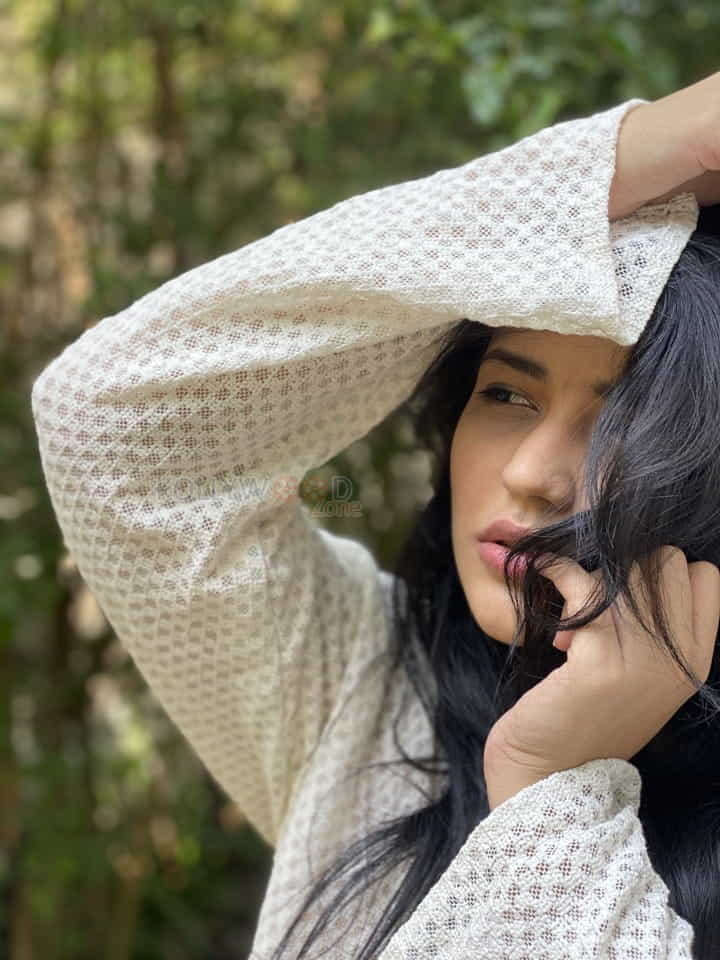 Telugu actress priyanka jawalkar glam photoshoot pictures