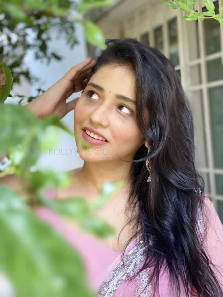 Telugu actress priyanka jawalkar glam photoshoot pictures