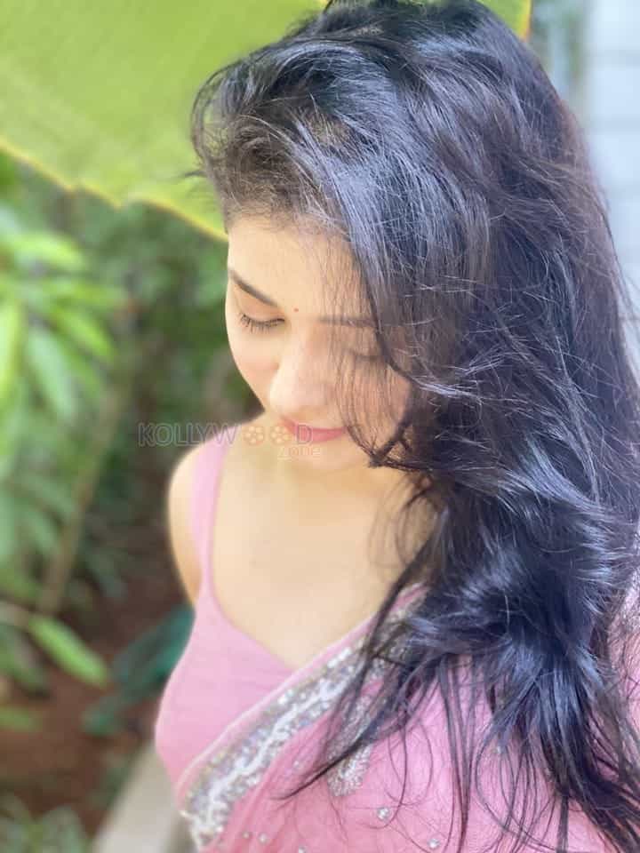 Telugu actress priyanka jawalkar glam photoshoot pictures