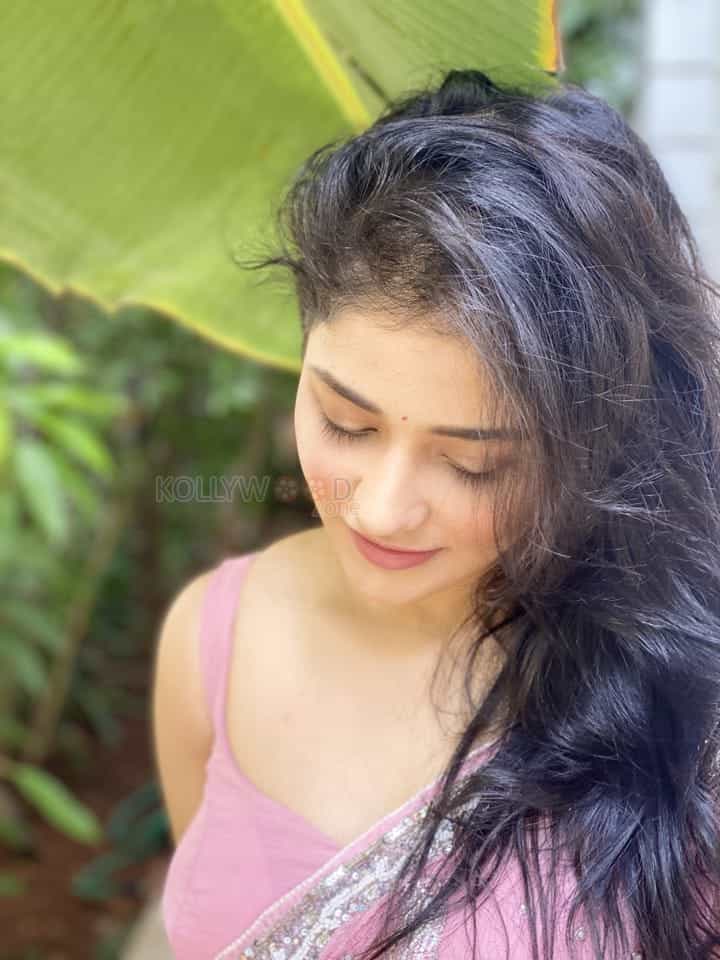 Telugu actress priyanka jawalkar glam photoshoot pictures
