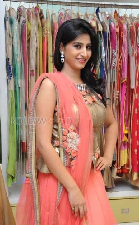 Tollywood Actress Shamili Sexy Saree Photos